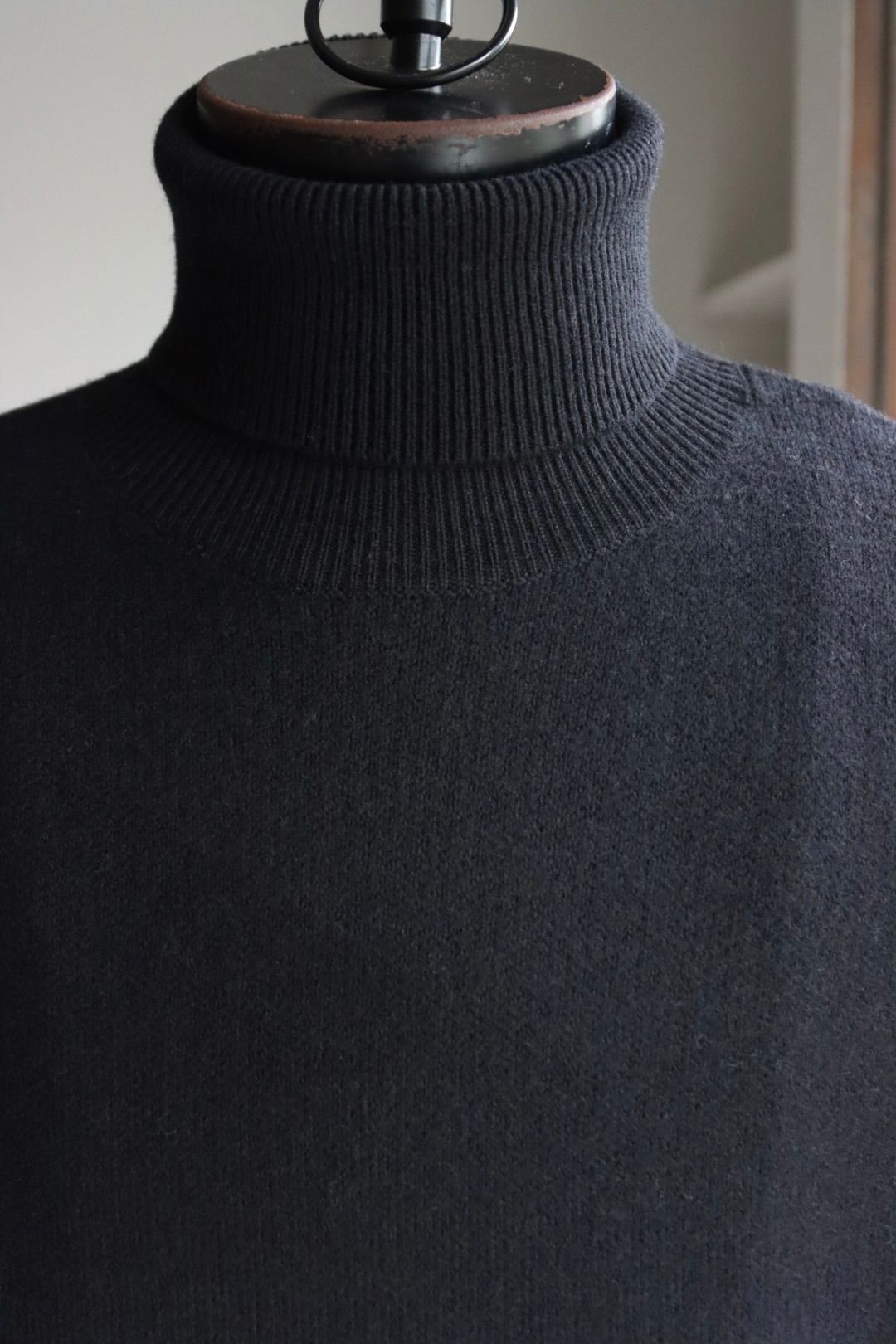 グラフペーパー 25AW Gradient Dyed Wool Hight Neck Knit(GU253-80491)BLACK☆9月27日(土)発売！