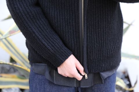 YOKEより、3G BACK ZIP RIB CREW NECK "BLACK" style.2020.10.17.