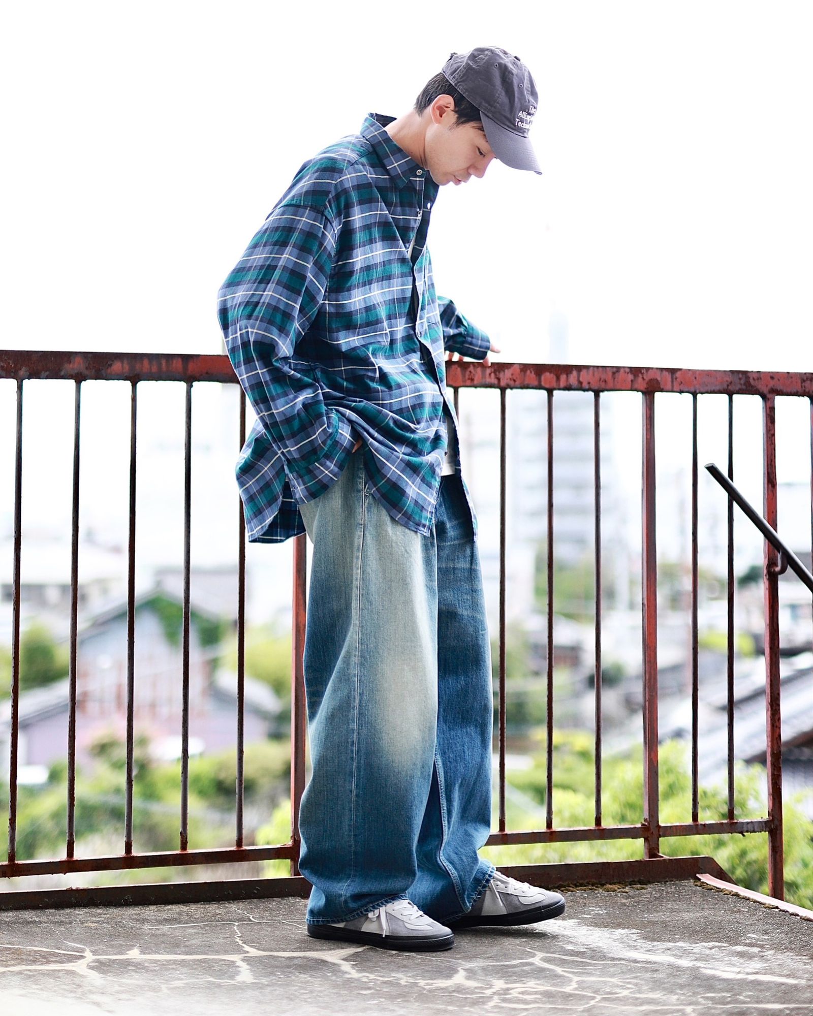 グラフペーパー　denim baggy pants fade indigo