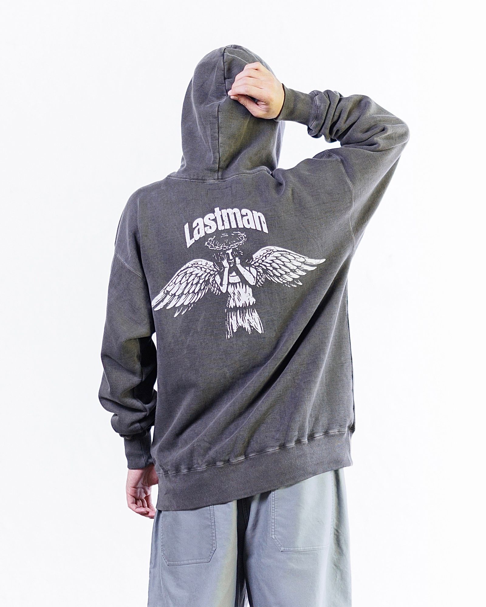 LASTMAN PRINTED CREW NECK "WANTED" スタイル