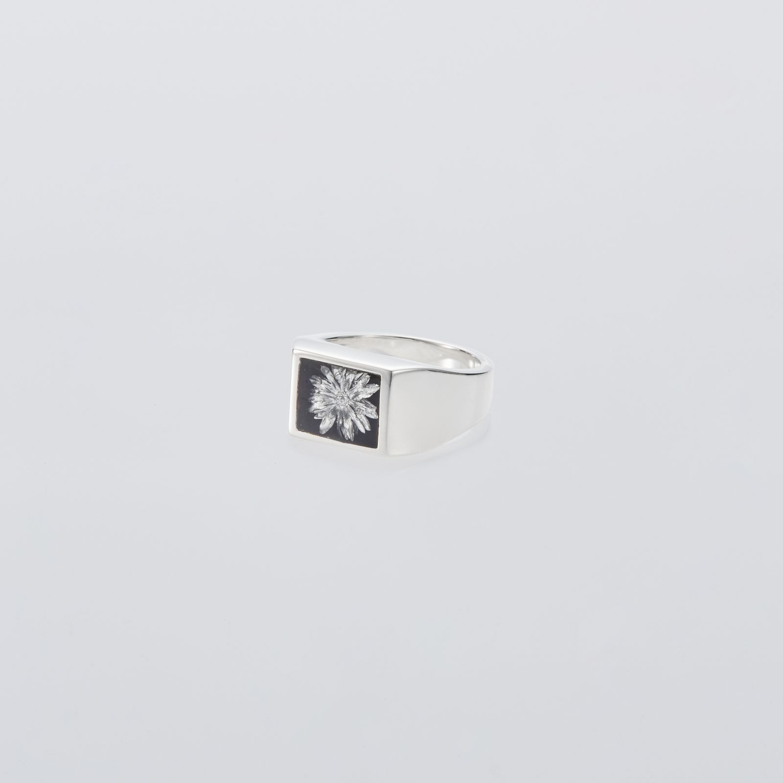 XOLO JEWELRY リング / Signet Ring with Black & Gray Flower (XOR126)★11月15日(土)発売！