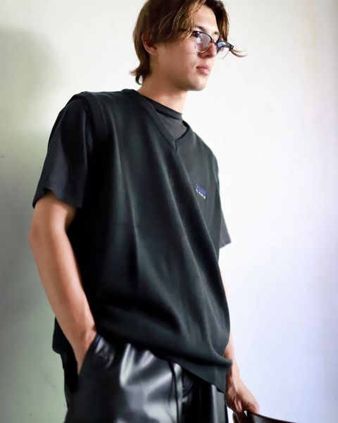 SEDAN ALL-PURPOSE 23FW TECH LOGO KNIT VESTスタイル