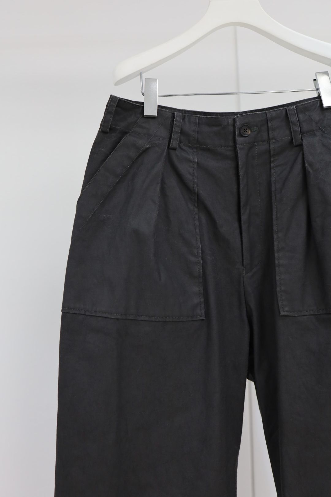 YOKE 26SS Coating Cotton 1pleated Backer Pants(YK26SS01184P)BLACK