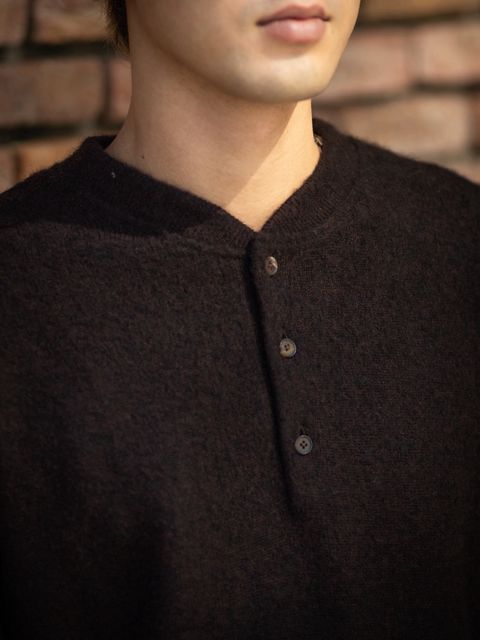 A.PRESSE Brushed Cashmere Middle Gauge Henley Neck Sweater (BROWN)MARKスタイル！