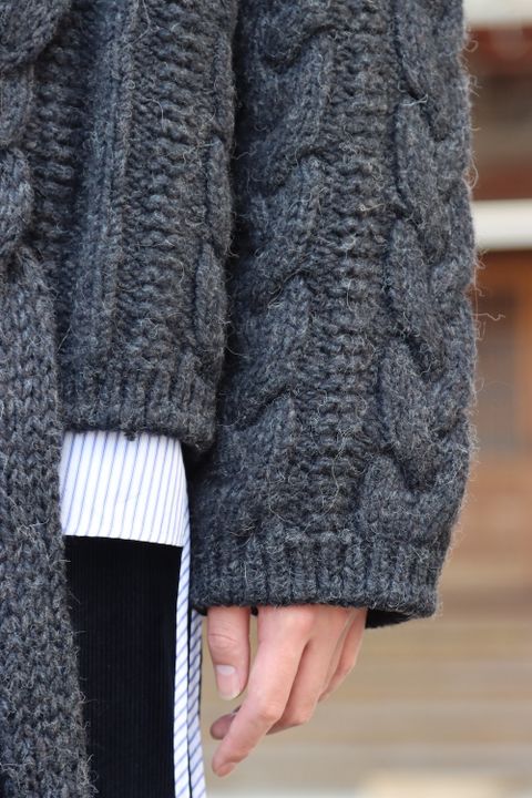 YOKE HAND KNITTING CABLE CARDIGAN(YK21AW0289S) style.2021.10.9.