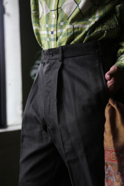 blurhms Broken Cloth Curve Front Slacks"KHAKI GREY"style.8.13.