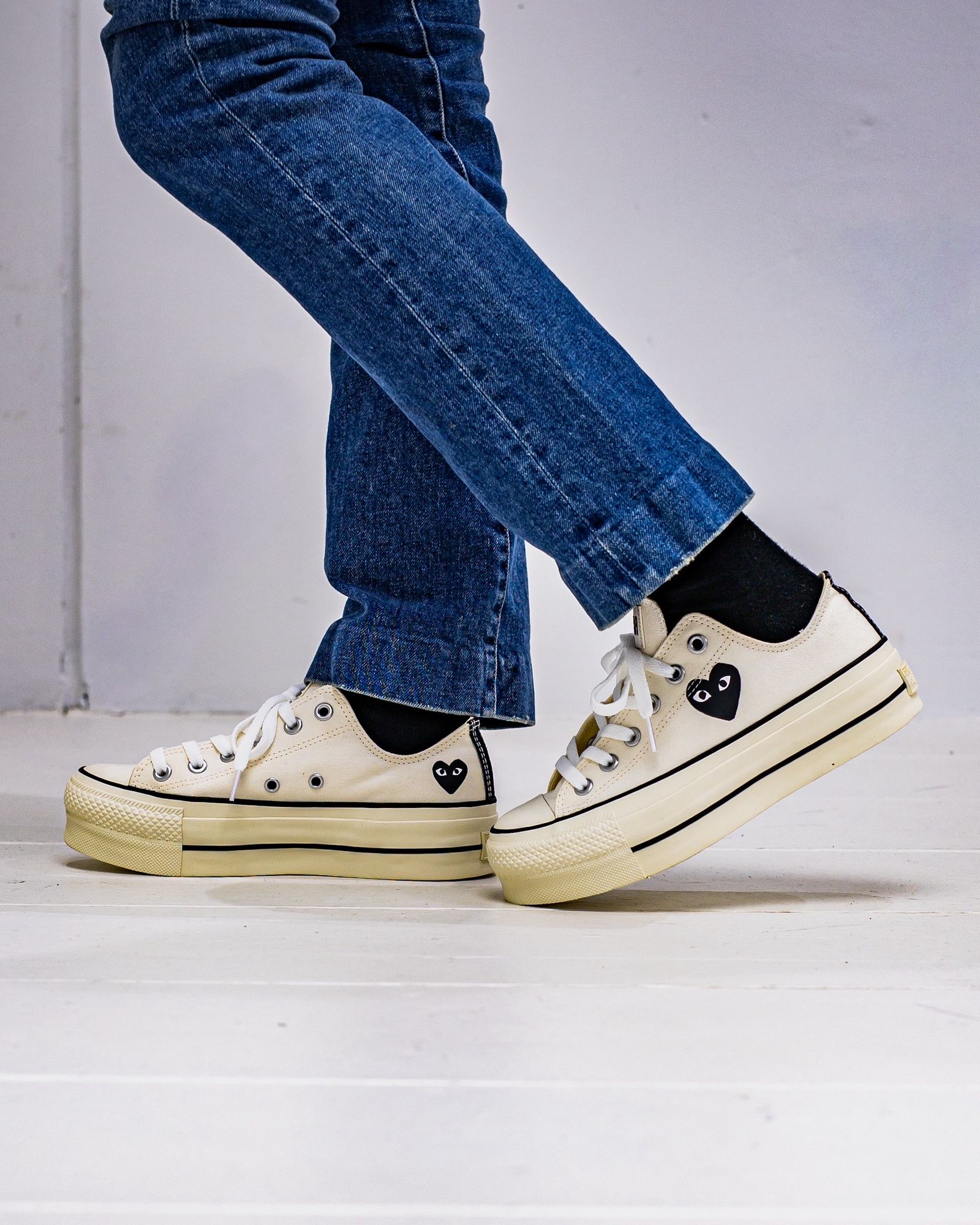 PLAY COMME des GARCONS V-NECK CARDIGAN style.2025.11.12