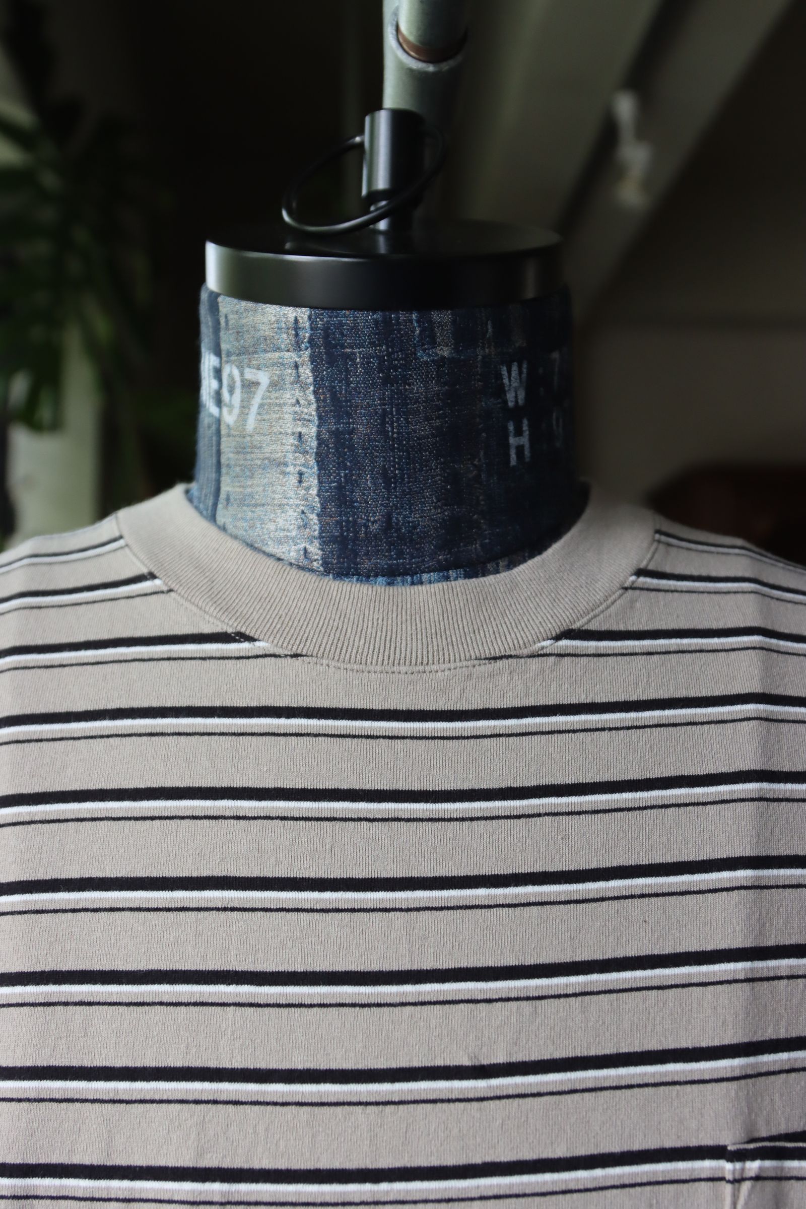セダンオールパーパス SS24  Striped S/S Pocket Tee(SD24S-CT05)Khaki Black☆4月20日(土)発売！