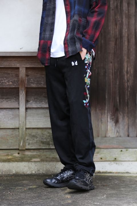 doublet CHAOS EMBROIDERY SUEDE TRACK PANTS "BLACK"style.2020.8.9.