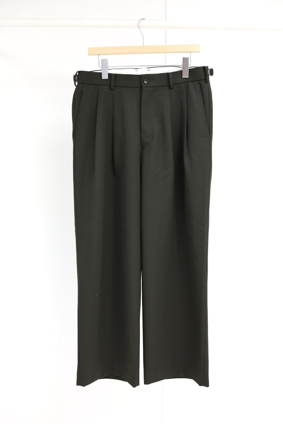 マーカ 26AW ウールギャバワッシャータンブラー / ダブルプリーテッドワイドトラウザーズ(M26D07PT01C)DARK OLIVE☆新作発売！