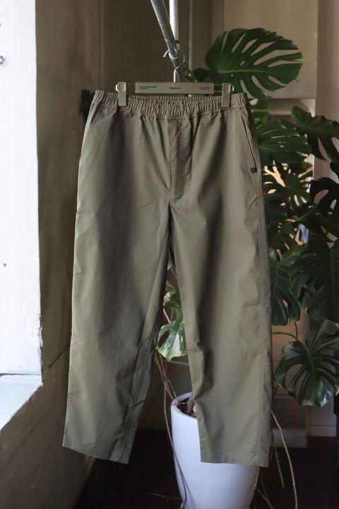 フレッシュサービス DAIWA PIER39 for FreshService LOOSE STRETCH TWILL EASY TROUSERS"OLIVE"再入荷！
