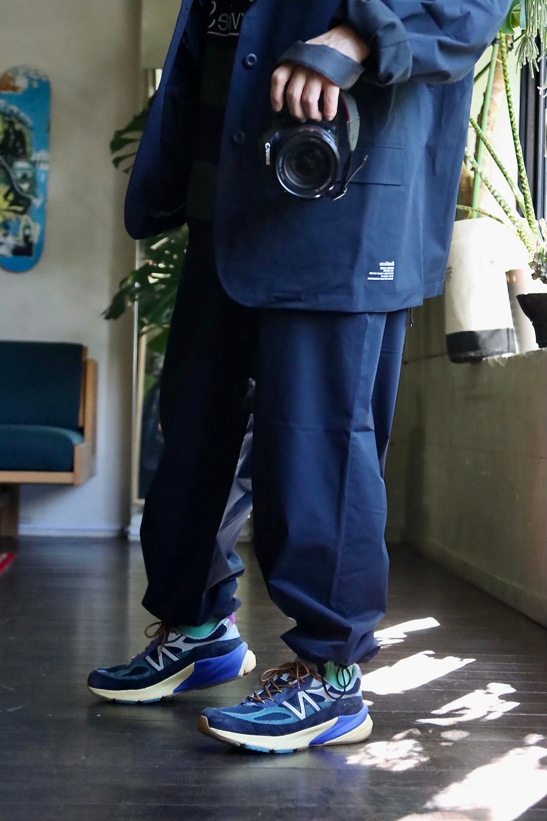 FreshService × HOUYHNHNM “EDITOR’S JACKET” & “EDITOR’S TROUSERS”NAVYスタイル