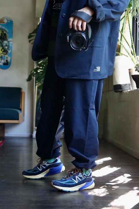 FreshService × HOUYHNHNM “EDITOR’S JACKET” & “EDITOR’S TROUSERS”NAVYスタイル