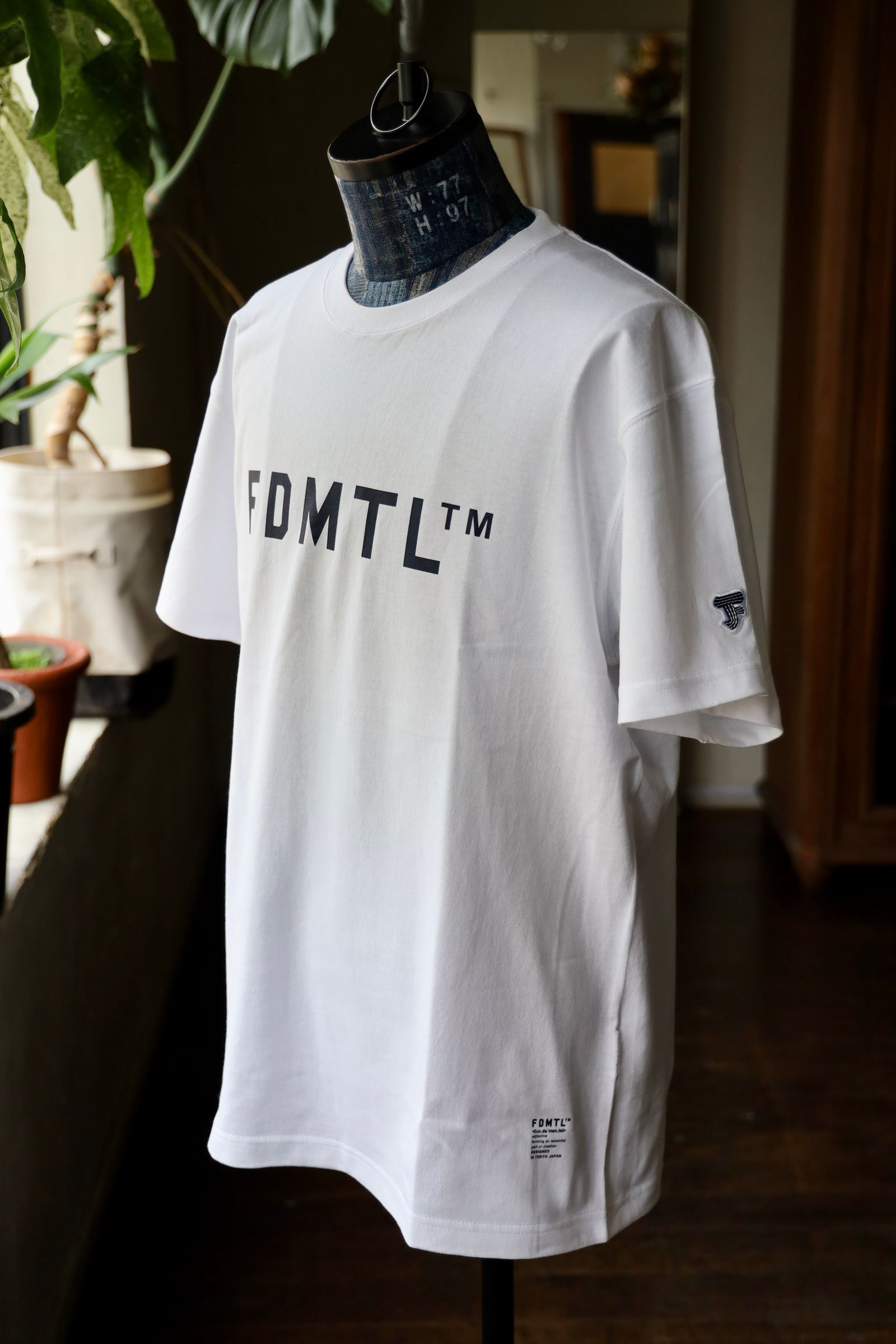 ファンダメンタル TシャツLOGO TEE (FA25/TE18)WHITE