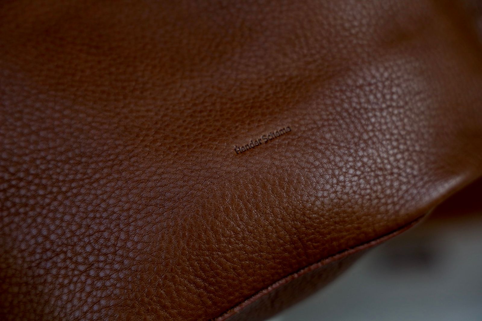 エンダースキーマ バッグ twist hand bag large(zw-b-tbb)cognac