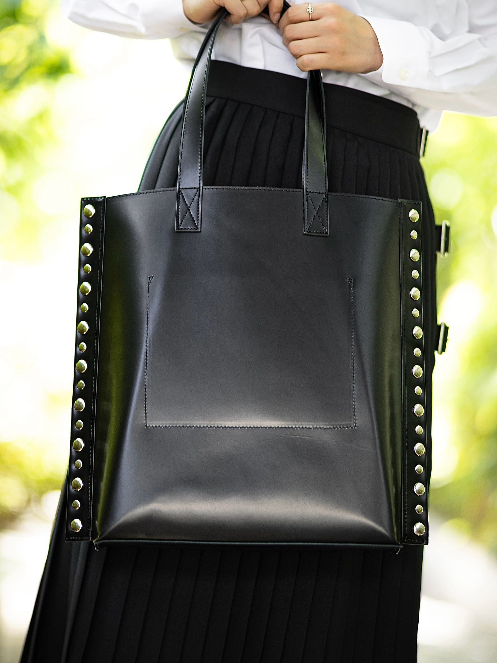 tao 26FW ステアガラス スタッズ付トートバッグ 大(TC-K203-052)BLACK☆8月7日(金)発売！