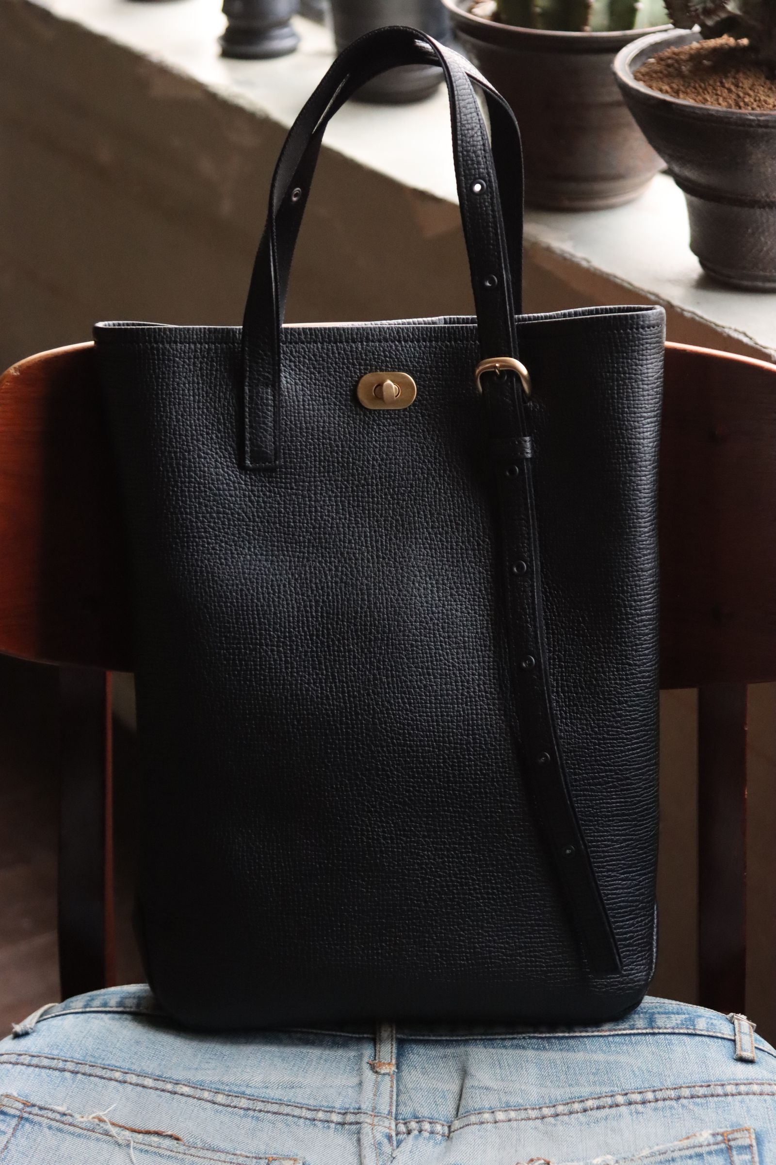 エンダースキーマバッグ twist buckle tote bag big(ur-rb-ttb)black