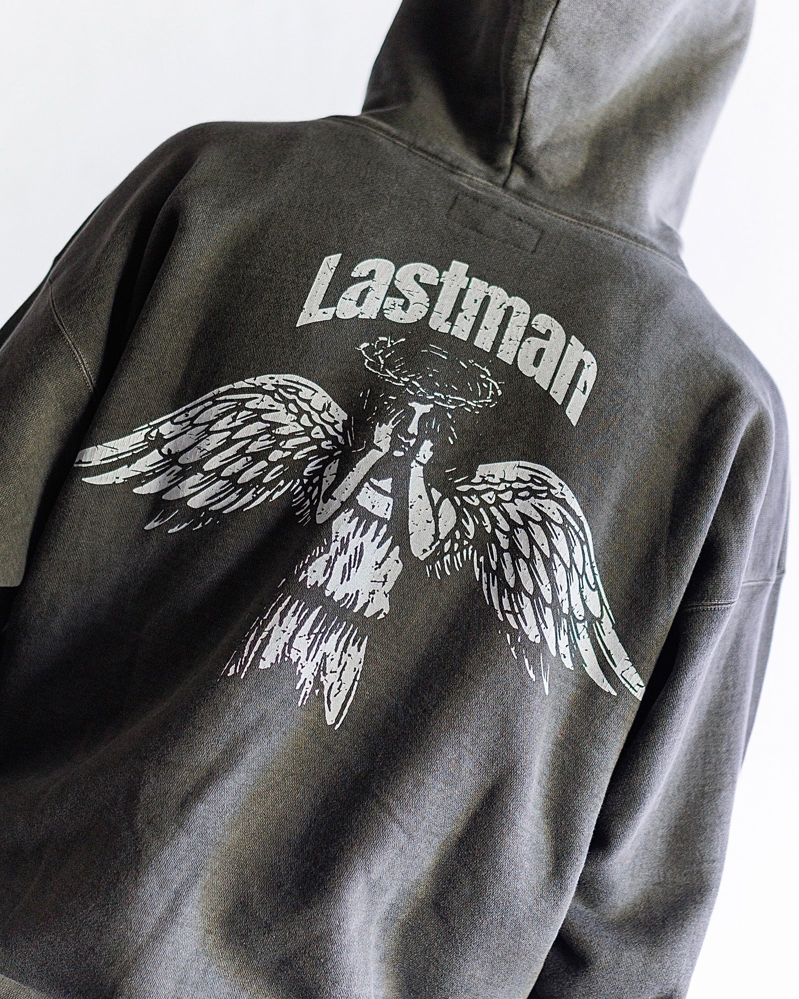 LASTMAN PRINTED CREW NECK "WANTED" スタイル