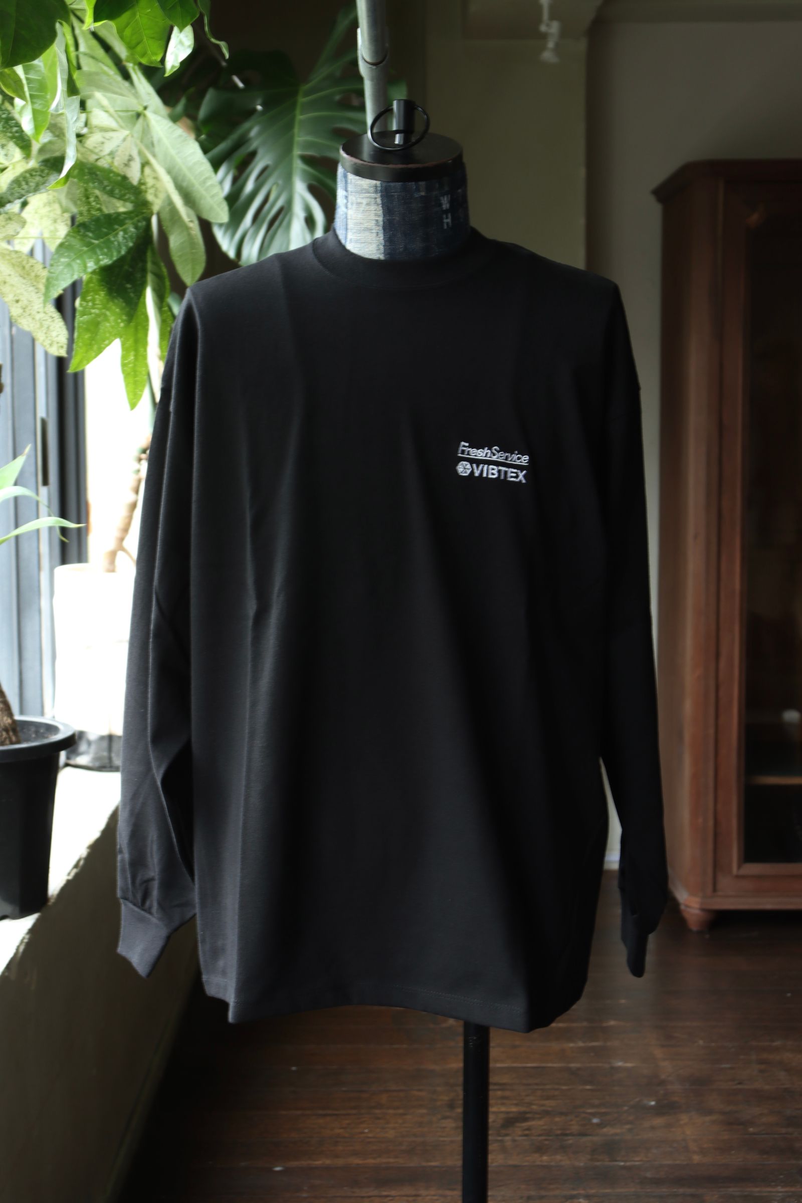 フレッシュサービス VIBTEX for FreshService L/S CREW NECK TEE (BLACK)