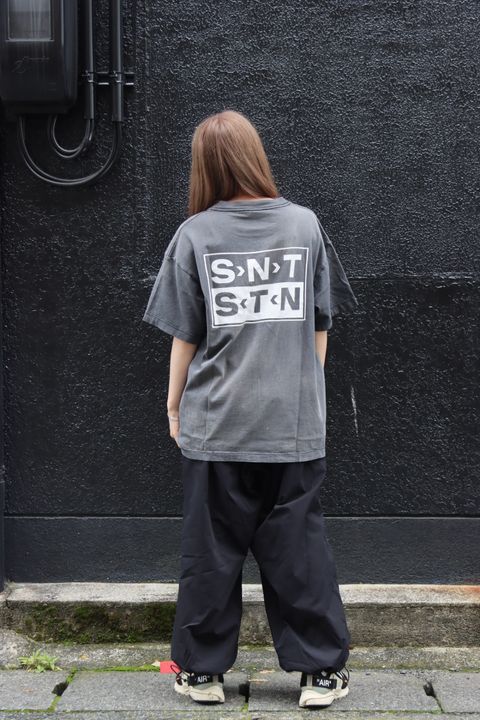 ©SAINT M×××××× 23AW S>N>T TEE 7月15日(土)発売！