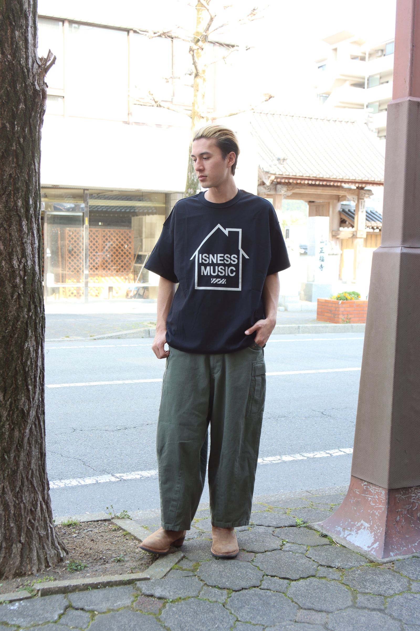 イズネスミュージック 25SS LOGO T-SHIRT(IMP5_22_ISNESSMUSIC5ST01)BLACK
