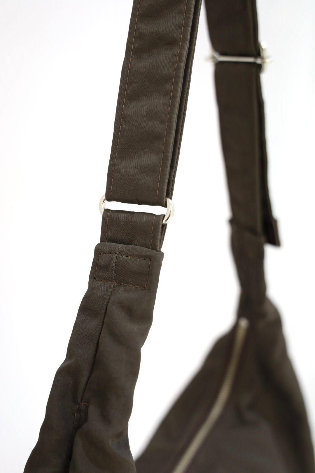YOKE 26FW Nylon Circle Shoulder Bag(YK26FW01406A)Dark Brown
