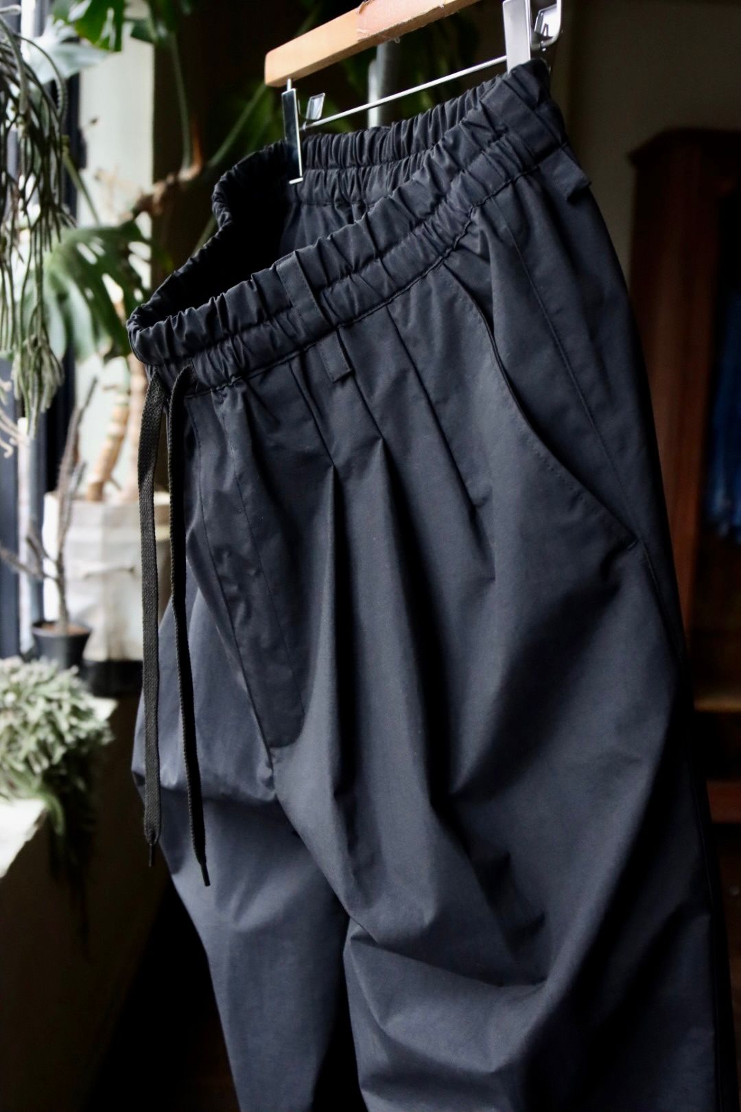 is-ness - is-ness イズネス24SS PACKABLE EZ PANTS(1004SSPT02)BLACK | mark