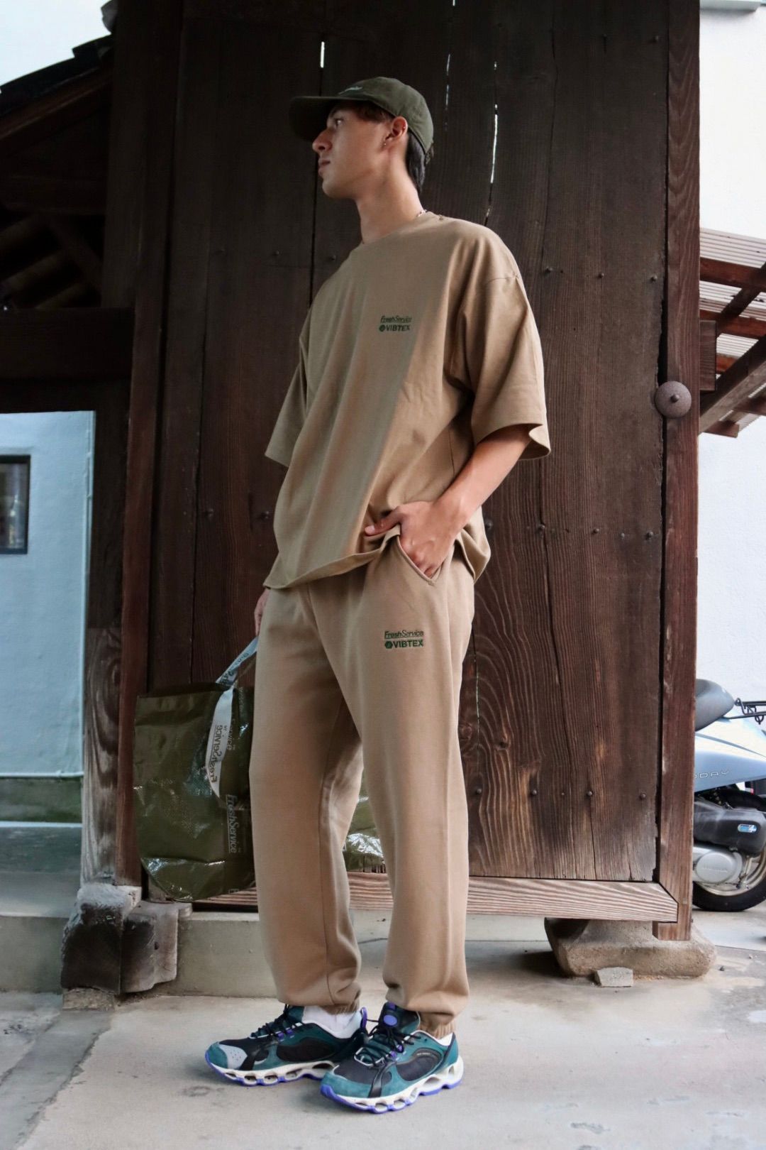 FreshService フレッシュサービス 23AW VIBTEX for FreshService “S/S CREW NECK TEE”スタイル