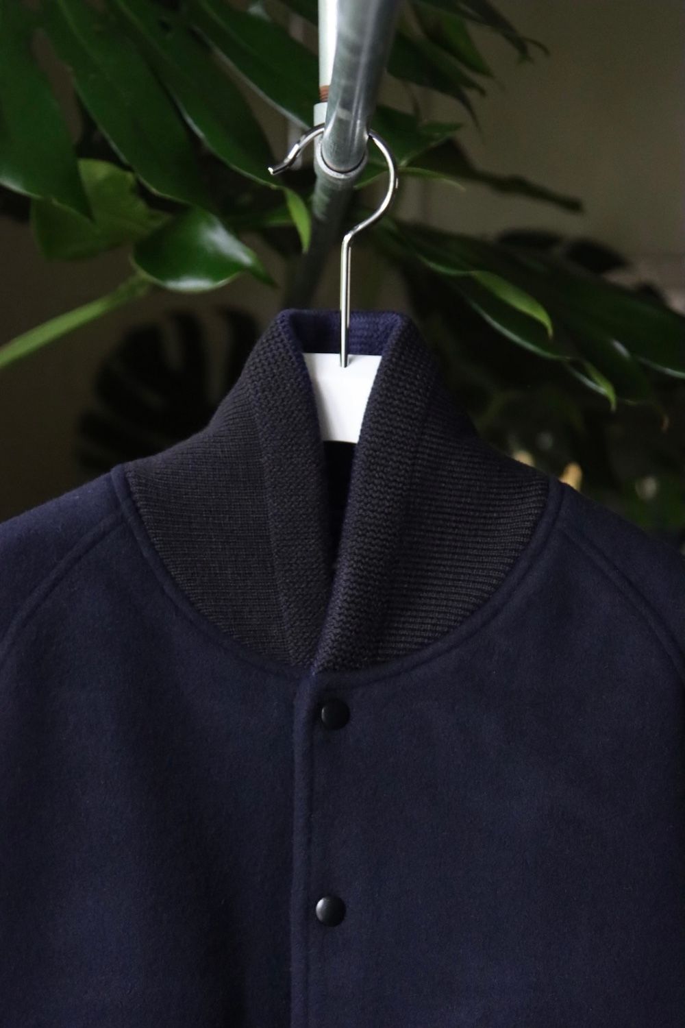 イズネス 22AW AWARD JACKET (1004AWJK01)NAVY