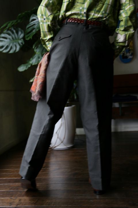 blurhms Broken Cloth Curve Front Slacks"KHAKI GREY"style.8.13.