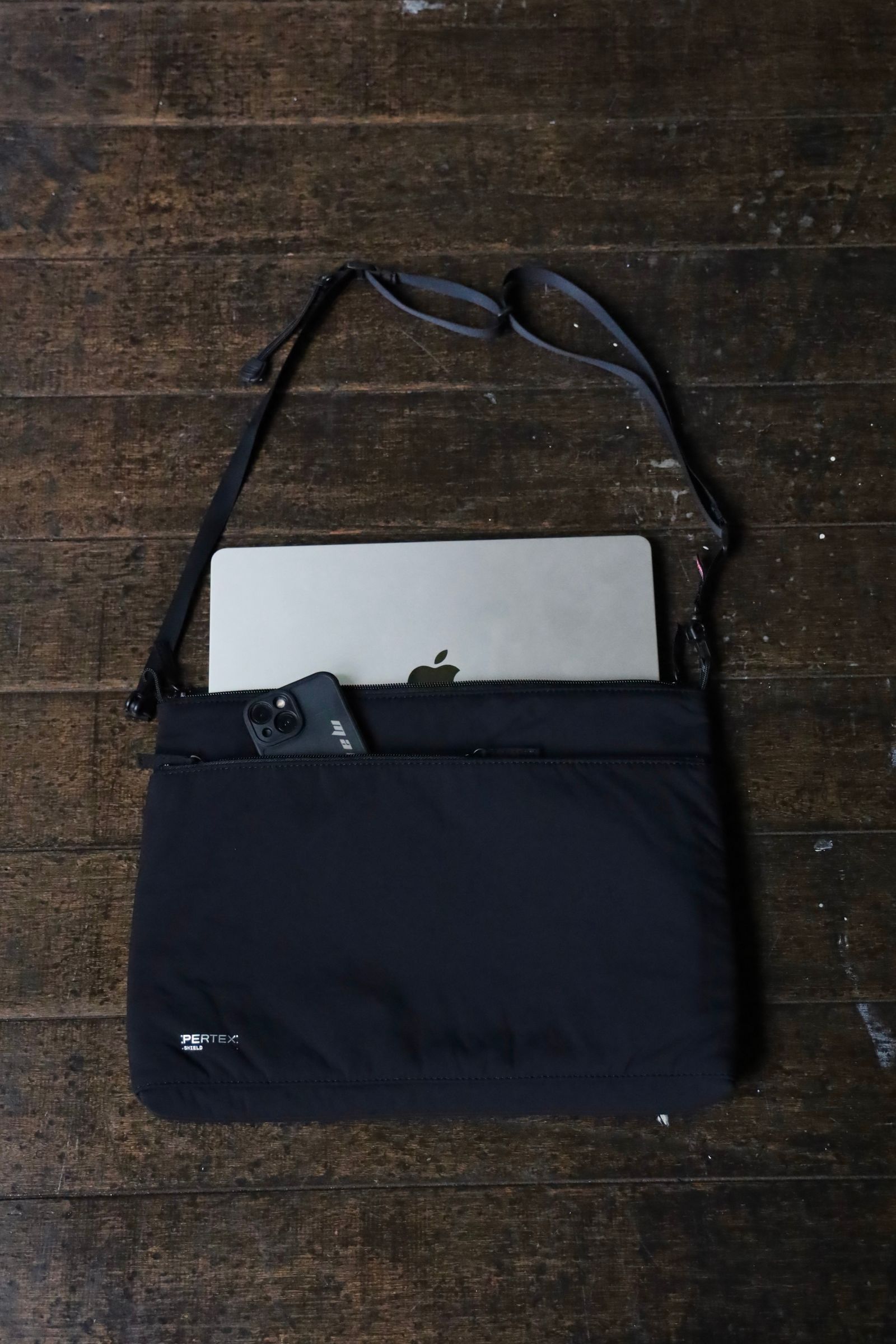 グラフペーパーPERTEX SHIELD Padded Sacoche_L(GU243-90308)BLACK