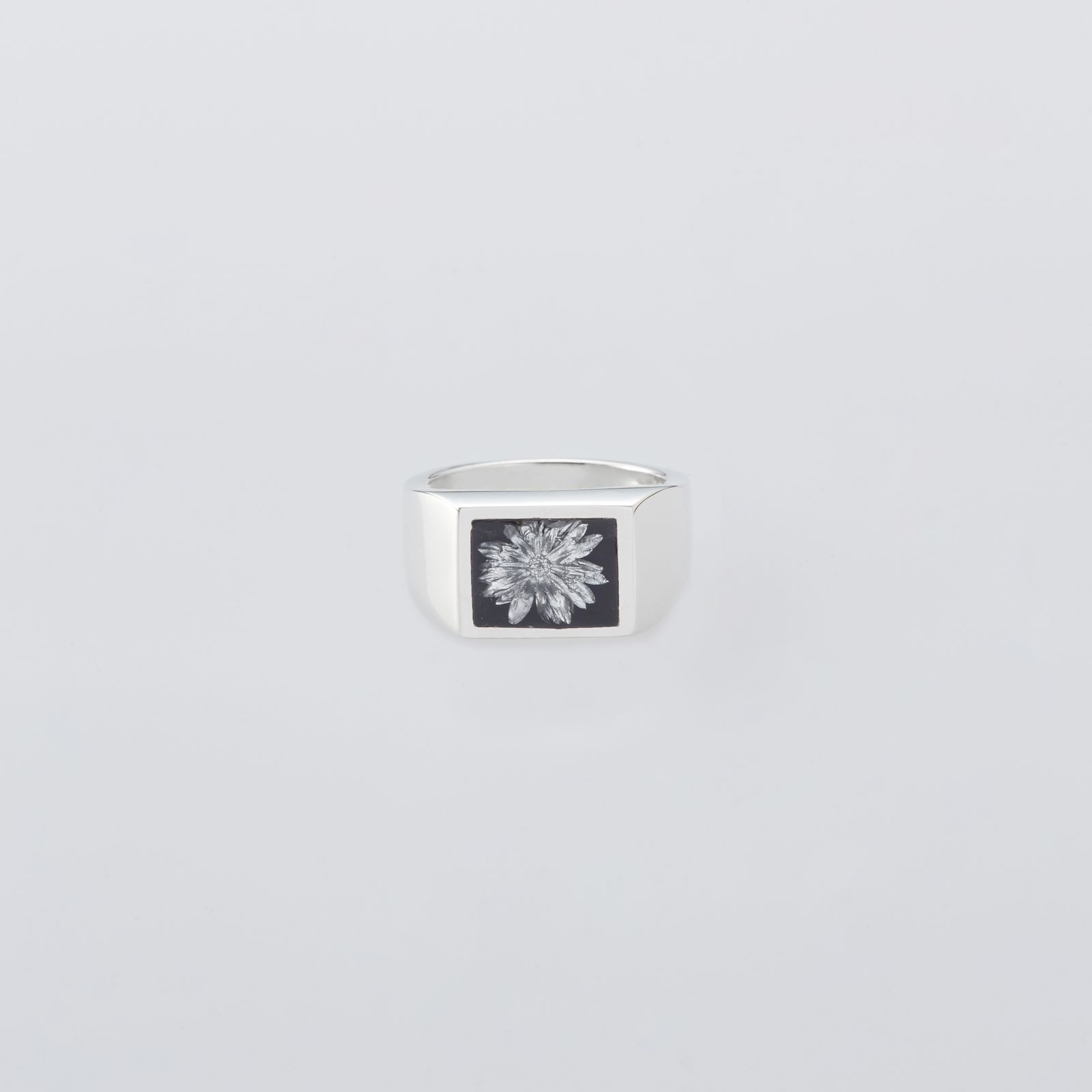 XOLO JEWELRY リング / Signet Ring with Black & Gray Flower (XOR126)★11月15日(土)発売！