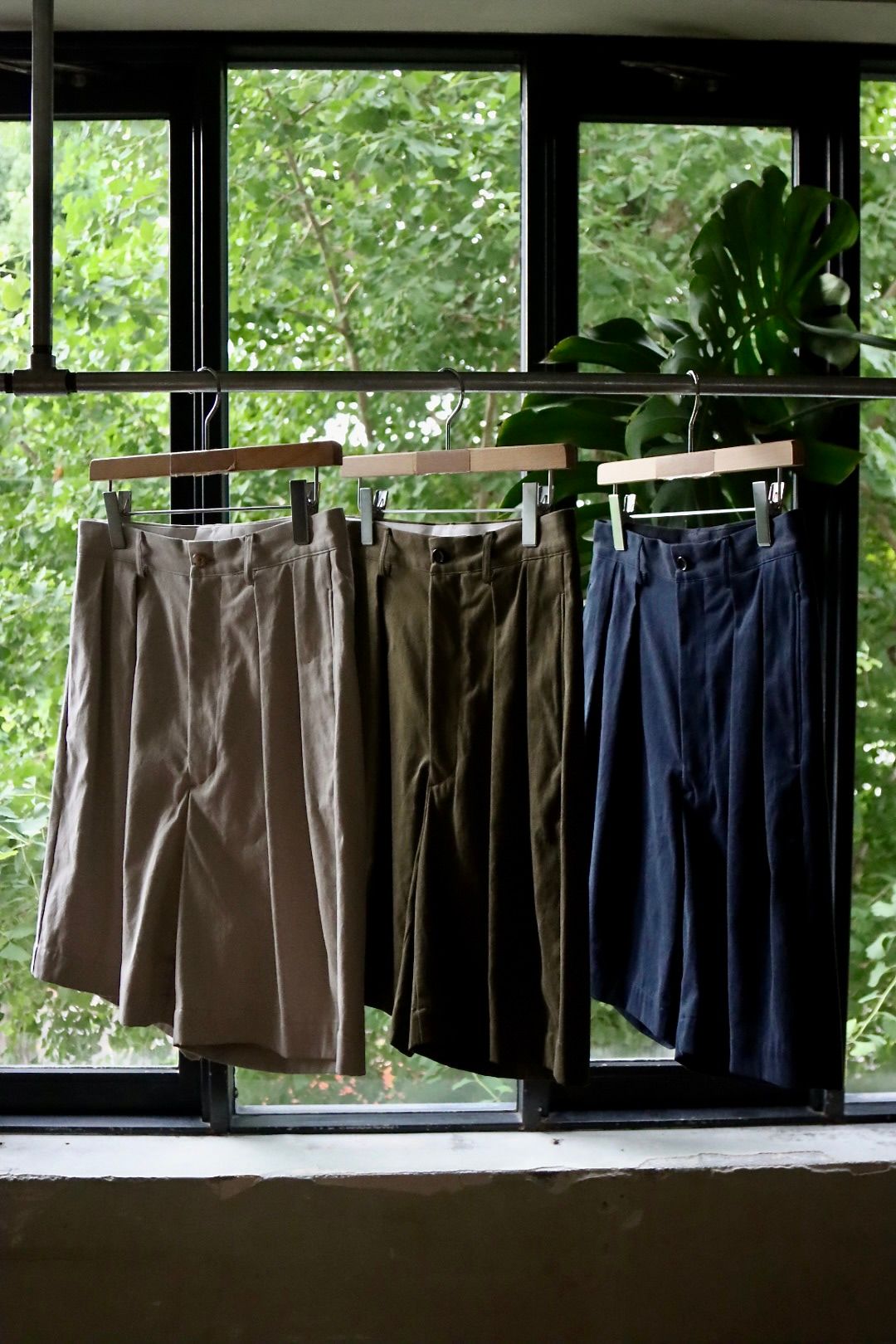 アプレッセショーツTwo Tuck Chino Short ECRU-