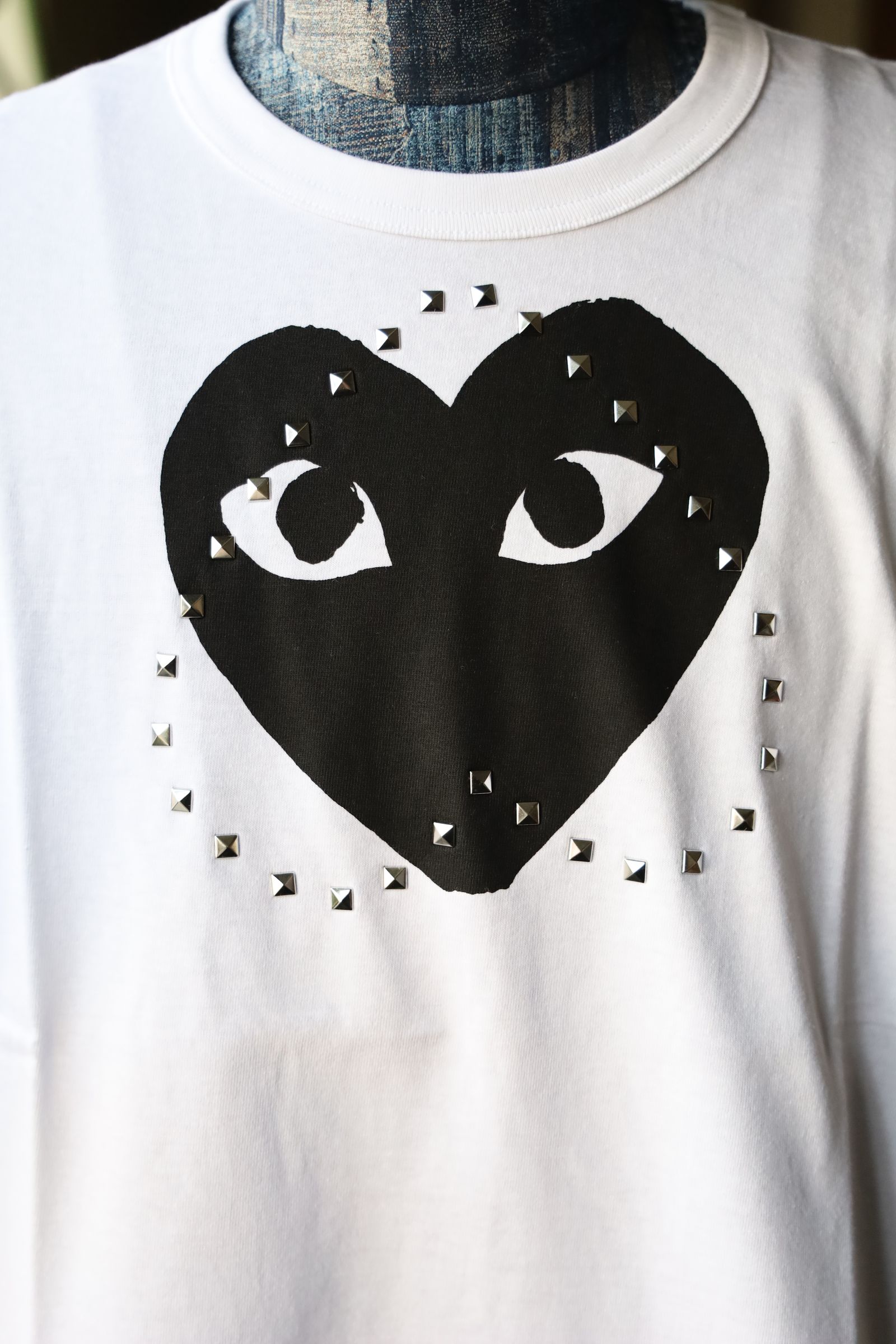 PLAY COMME des GARCONS - プレイコムデギャルソン スタッド ブラックハートTシャツ (WHITE×BLACK  HEART)☆1月10日(金)発売！ | mark