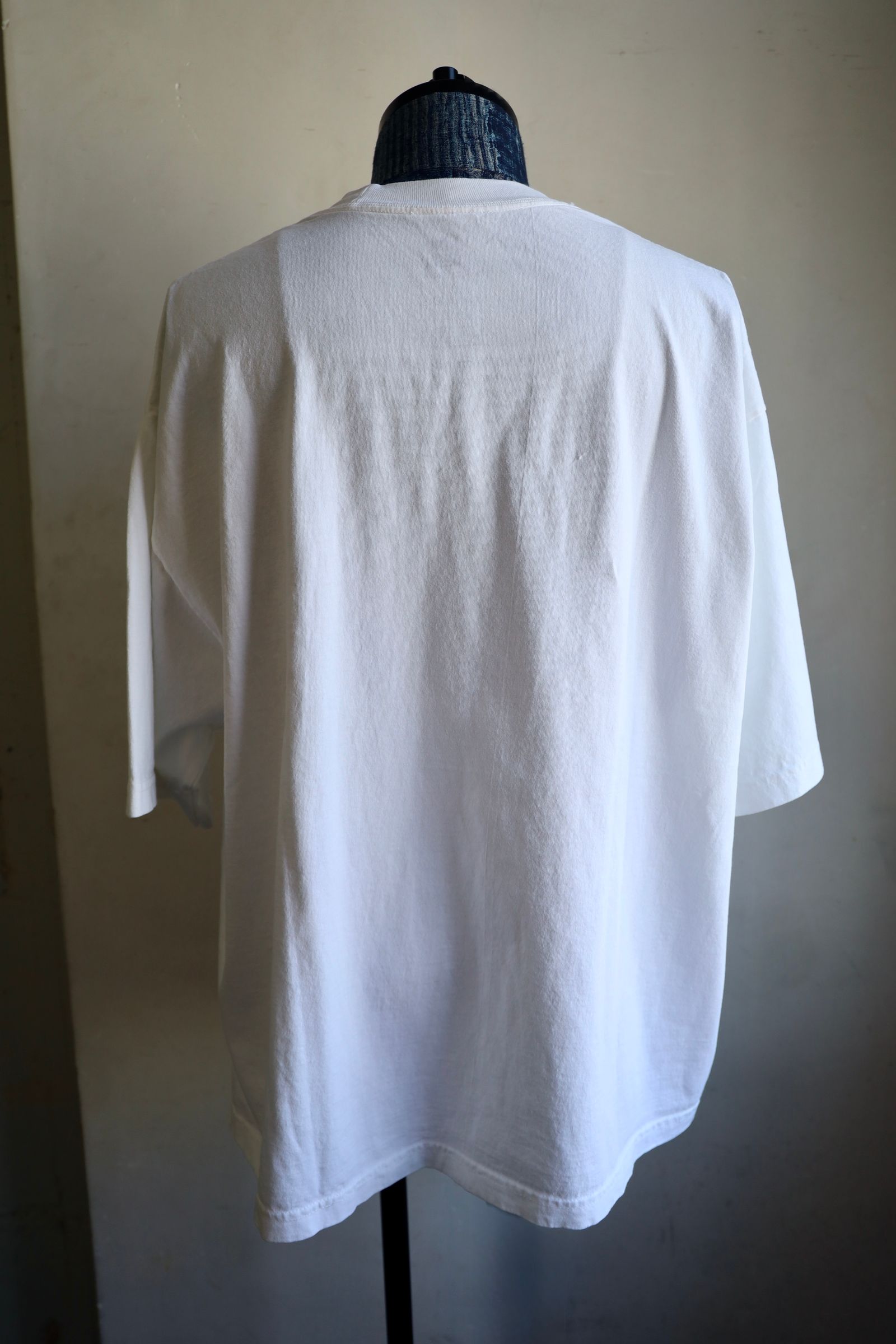 イズネスミュージック TECHNO FLOCKY PRINT T-SHIRT(IMP5_11_FLTECHNOT01)WHITE