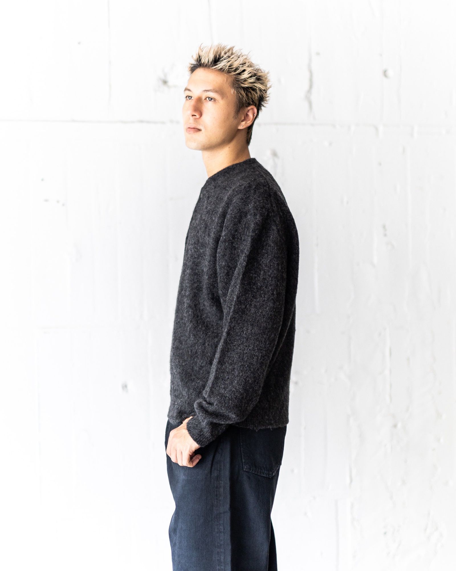 アプレッセ 2025 STYLE2 Cashmere Middle Gauge Henley Neck Sweater(25AAP-03-14)CHARCOAL