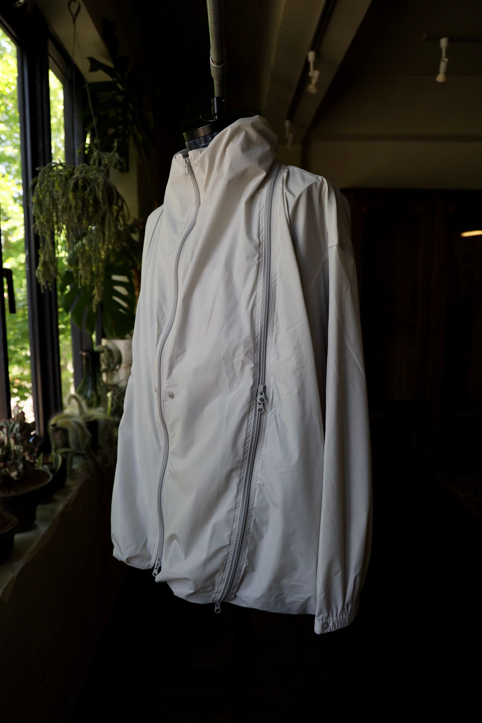 is-ness イズネス24SS TECHNICAL VENTILATION JACKET(24SS_08_1006JK04)LIGHT GRAY