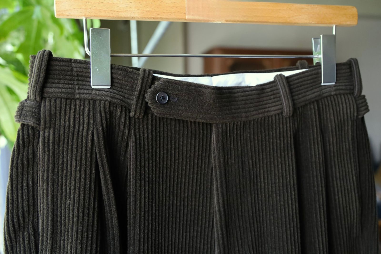 アプレッセ 2025 STYLE2  Wool Corduroy Wide Tapered Trousers(25AAP-04-03)KHAKI☆8月23日(土)発売！