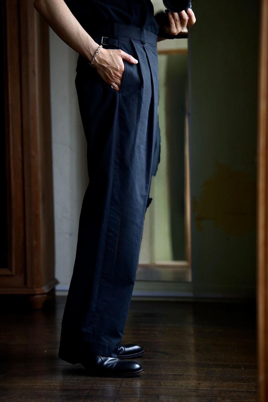 A.PRESSE High Density Weather Cloth Trousersスタイル
