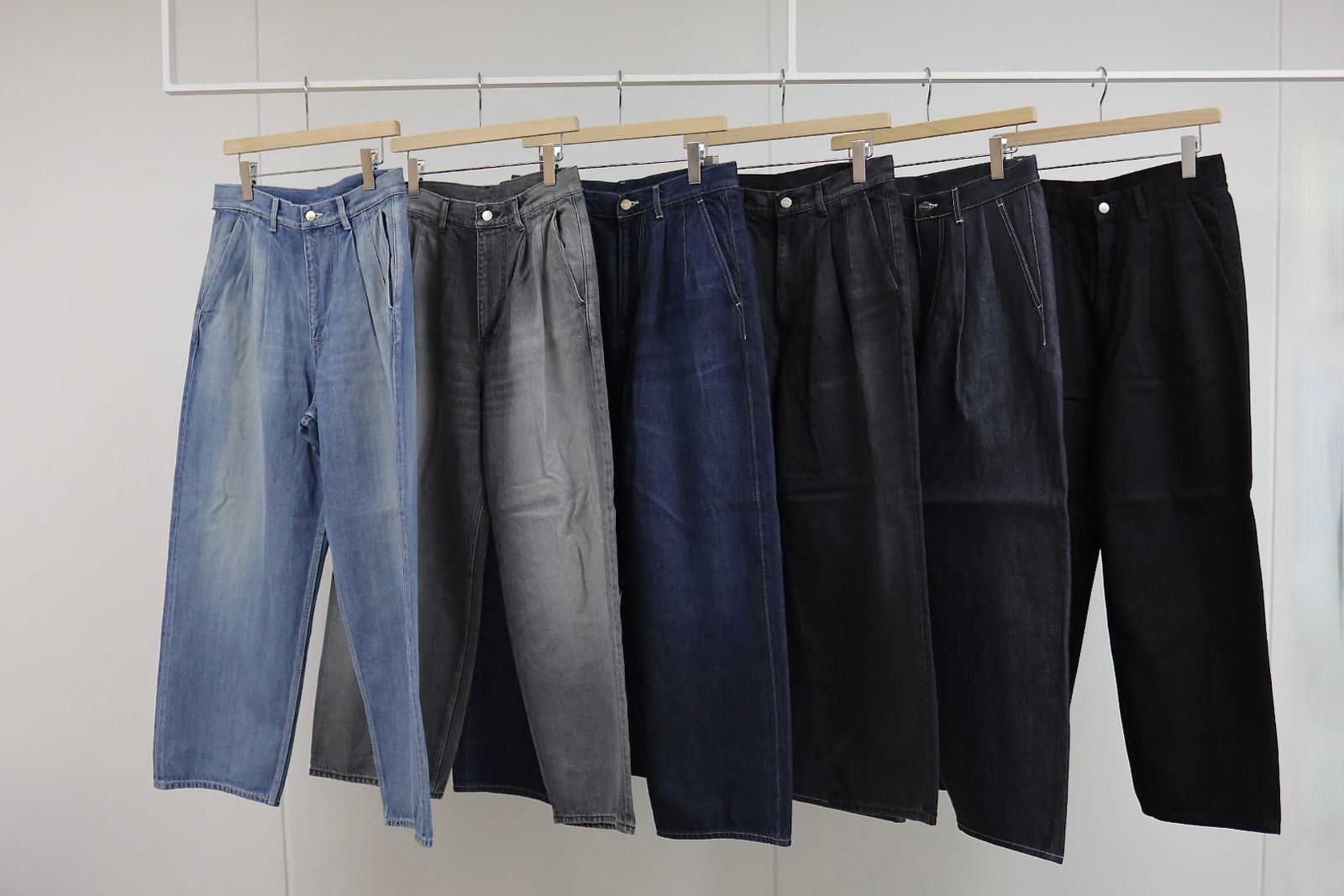 グラフペーパー Selvage Denim Two Tuck Pants(GU261-40061RB)BLACK_WASHED