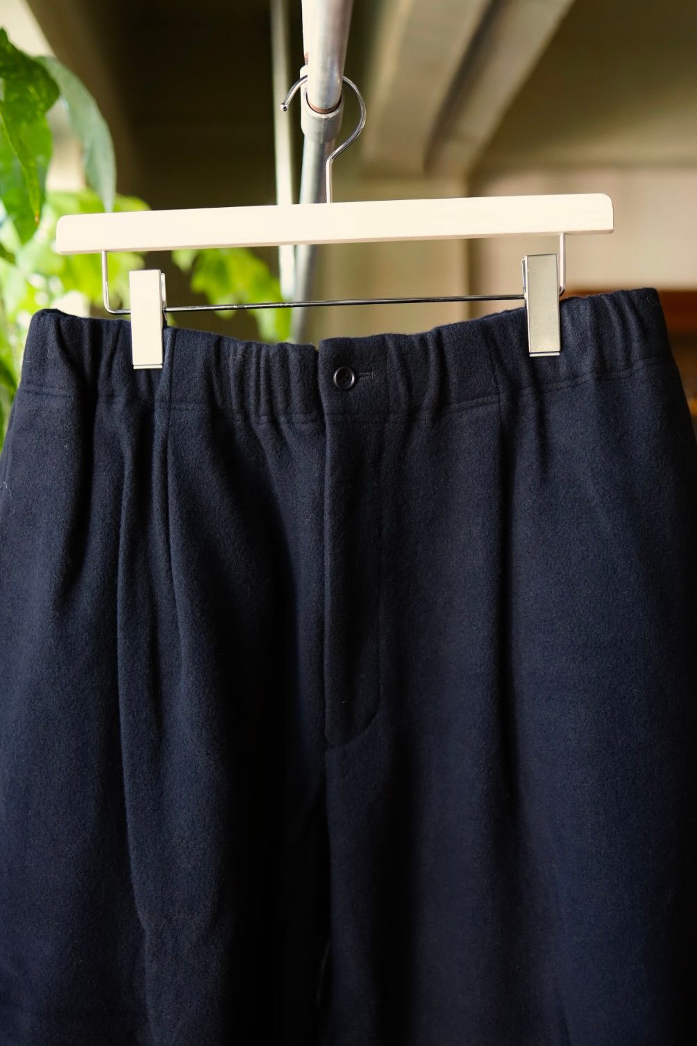 イズネス 25AW WOOL DARTS PANTS (25AW_27_1006SSPT01)BLACK☆新作発売！