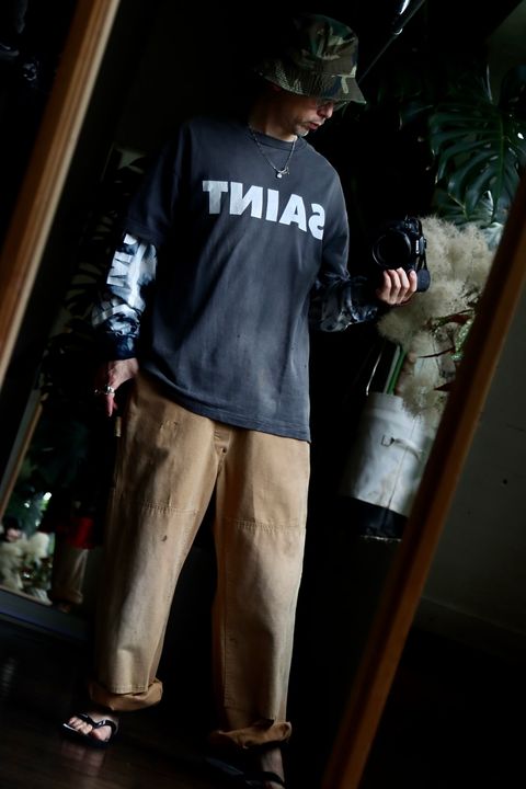 ©SAINT M×××××× 23AW S>N>T TEEスタイル
