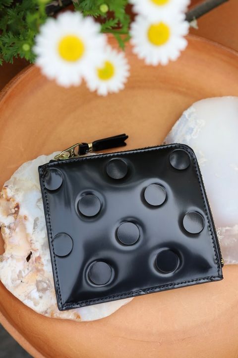 コムデギャルソン L字型ZIP財布(8Z-F031-051) DOT EMBOSSED LEATHER☆6月25日(木)再入荷！