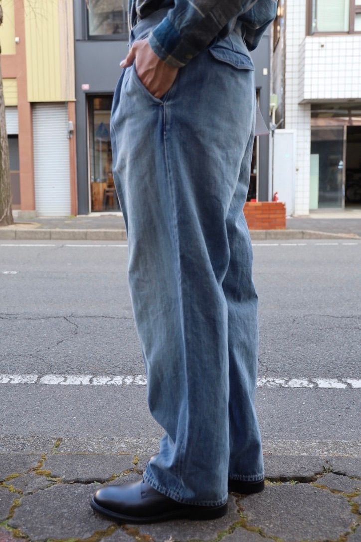 グラフペーパー Selvage Denim Two Tuck Pants(GU261-40061LB)INDIGO_LIGHT FADE