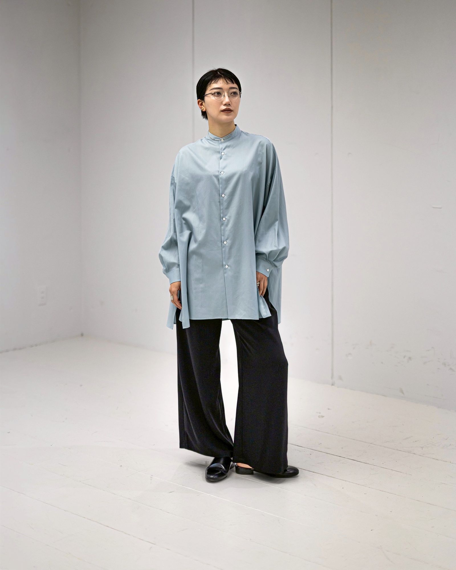 グラフペーパー Women's 26SS  Silicon Poplin Deep Slit Band Collar Shirt(GL261-50184)SMOKE BLUE☆2月28日(土)発売！