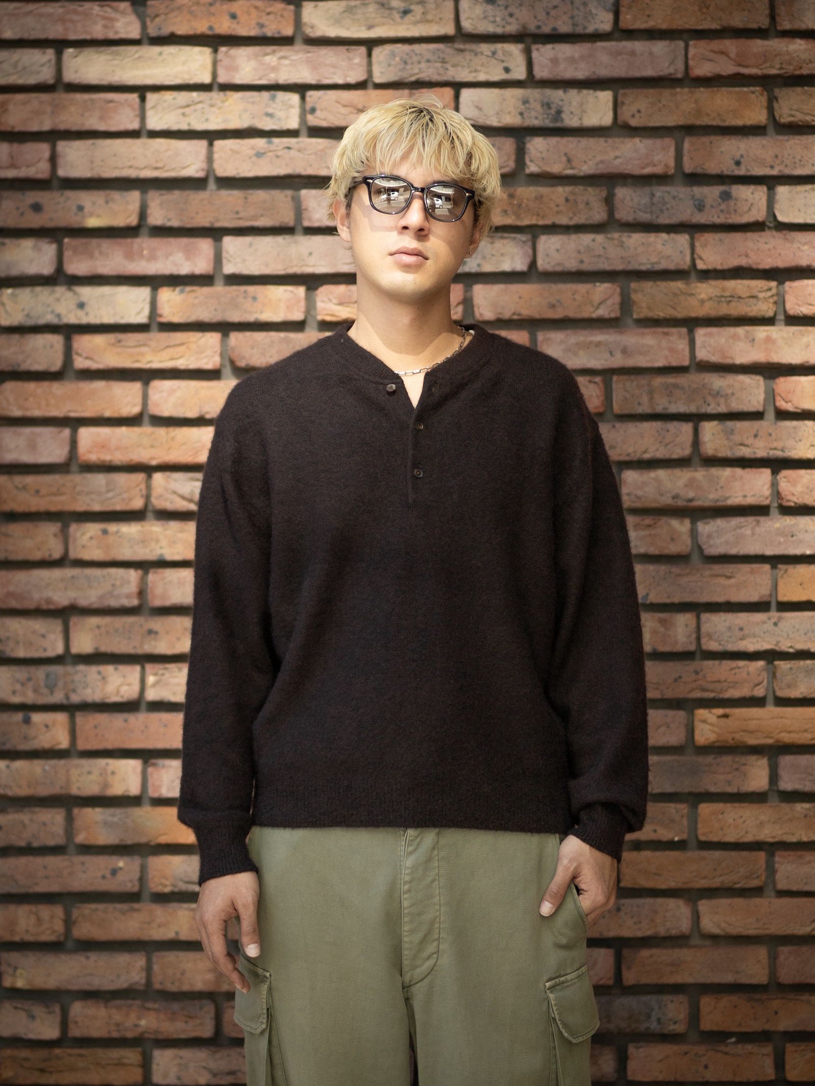 A.PRESSE Brushed Cashmere Middle Gauge Henley Neck Sweater (BROWN)MARKスタイル！