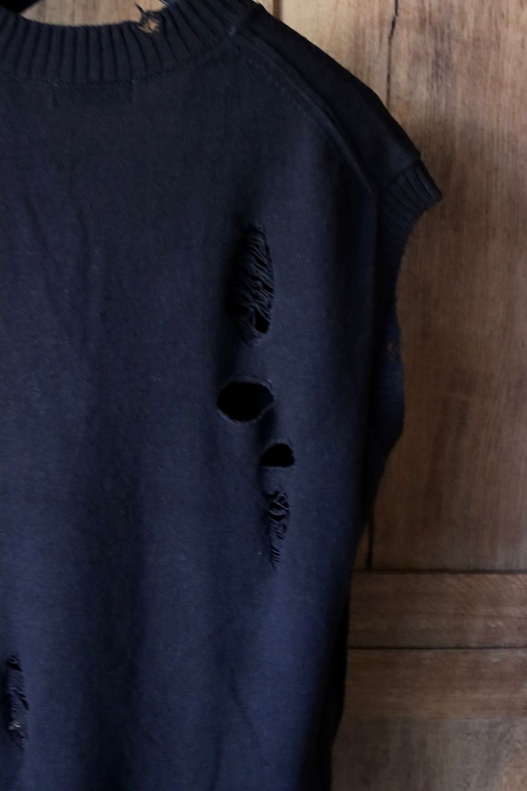 ヨウジヤマモト24SS 7G1P HOLE DESIGN DAMAGED V-NECK VEST(HS-K15-094-2)BLACK