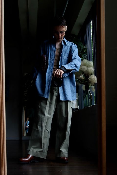 A.PRESSE BB Washed Chambray Shirtスタイル