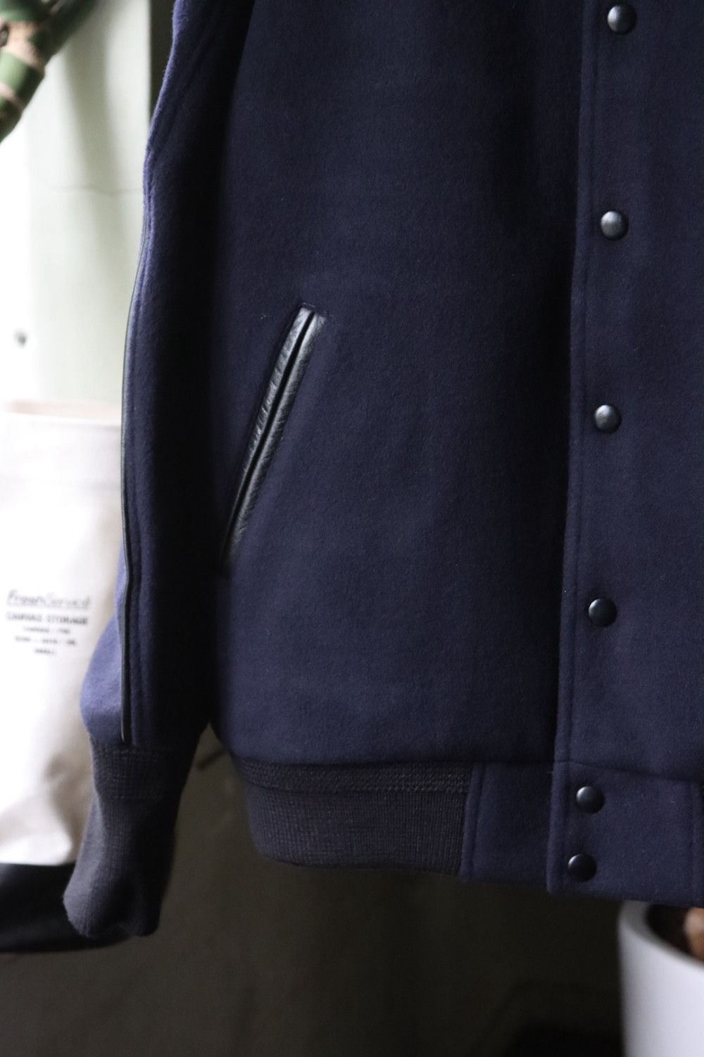 イズネス 22AW AWARD JACKET (1004AWJK01)NAVY
