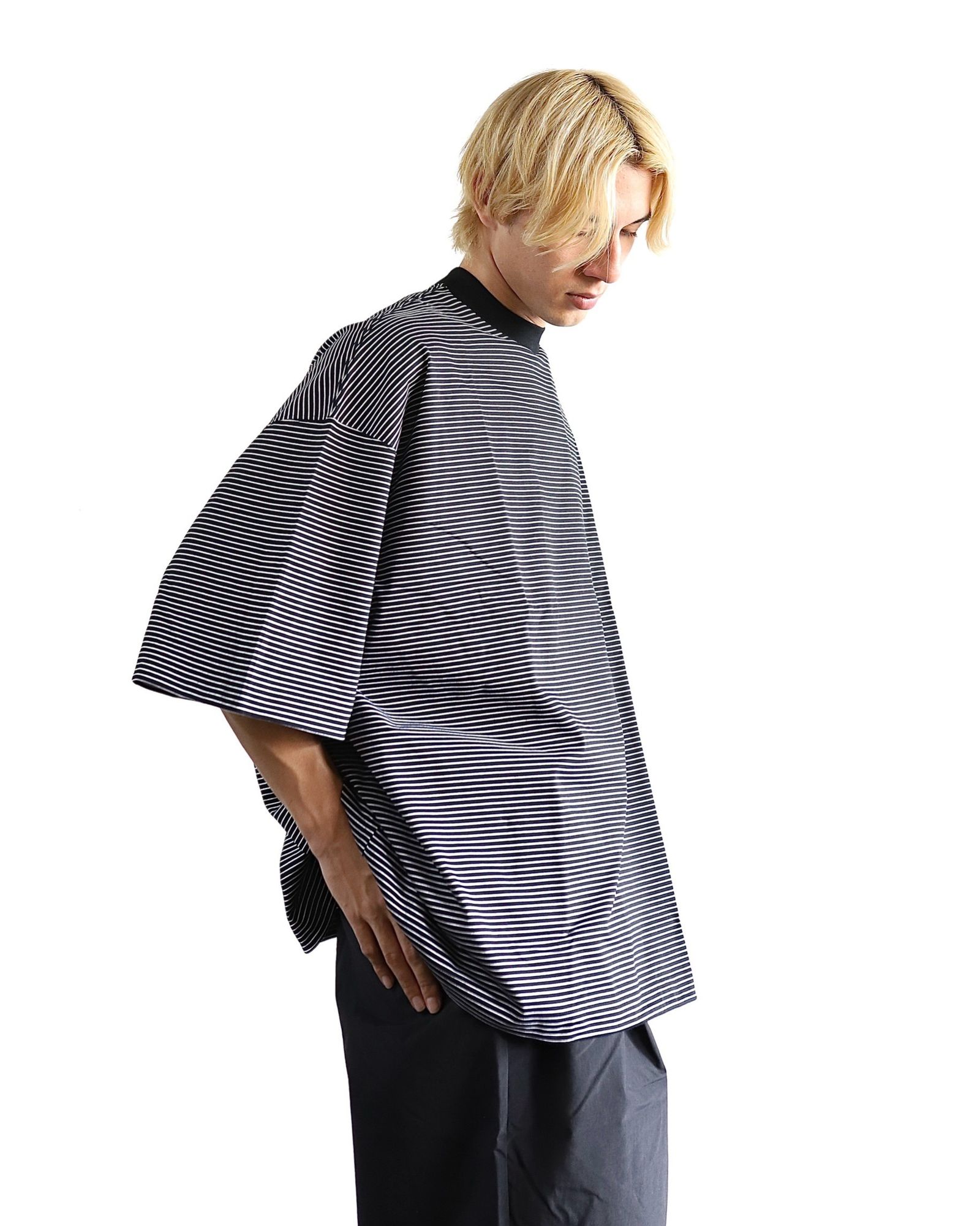 イズネス 24SS BALLOON BORDER SHORT SLEEVE T-SHIRT(Black) style 2024.4.5